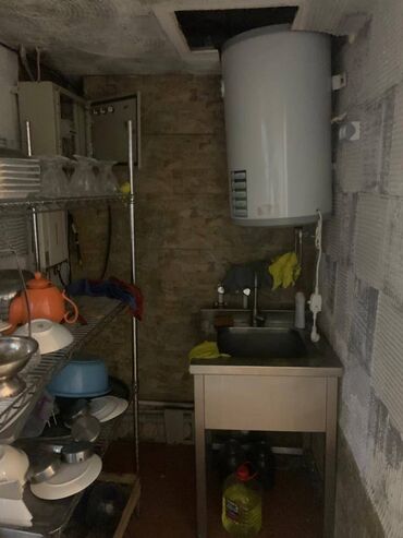 Restoran, kafelər: Nəsimi rayonu,Azadliqla Inqilab kucesinin kesişmesinde yerlesen,9 — 7