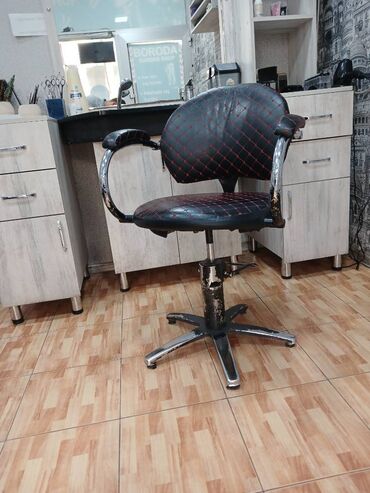 Salon masaları: İşlənmiş, Saş kəsimi üçün masa, Güzgüsüz