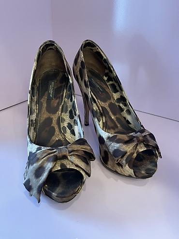 Dolce & Gabbana qadın tuflisi - Model: Açıq burunlu (peep-toe)