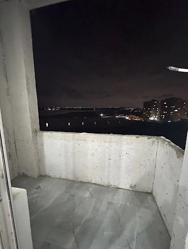 Kafel və metlax: Təsvir: - Müasir üslubda təmir olunmuş mənzil interyeri. Parlaq boz — 15