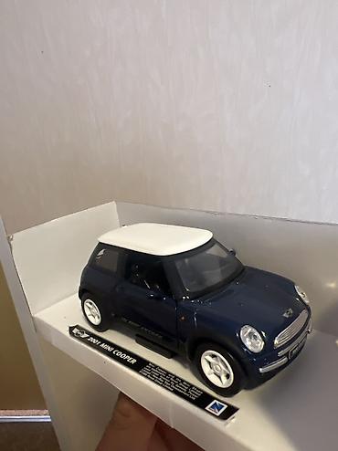 фикс constantine: Миниатюра Mini Cooper 2001 (масштаб 1:32) - Коллекционная модель — 2
