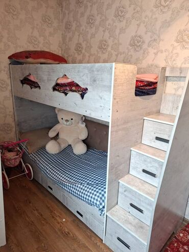 детские кроватки для садика: Двухъярусная детская кровать из светлого дерева с интегрированной