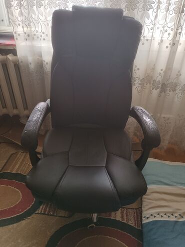 кресло для офиса бу: Продаю кресло 2500 сом
