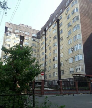 blagoustroennyj dom: 2 комнаты, 76 м², Элитка, 4 этаж, Старый ремонт