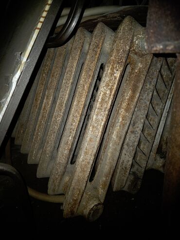 Radiatorlar: Seksiyalı Radiator Çuqun