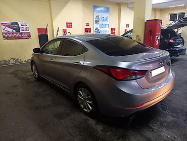 Hyundai: Hyundai Elantra: 1.8 l | 2015 il Sedan — 15