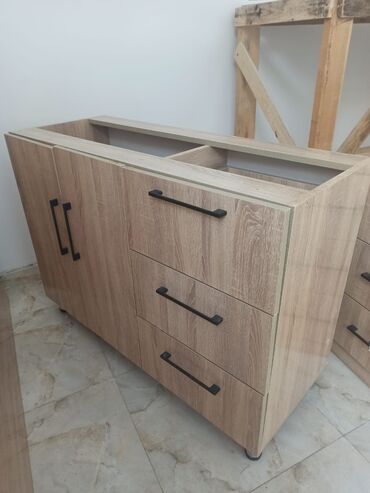 divar ucun şəkillər: Mebel dəsti – mətbəx/iş otağı üçün Tərkib: - Alt tumbalı şkaf: sol