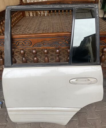 ленд крузер 100 дизель: Задняя левая дверь Lexus 2000 г., Б/у, цвет - Белый,Оригинал
