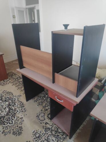 işlenmiş masalar: Ofis ucun mebel. ishlenmis yaxsi vexiyyet ofis stol stulu . rabochiy
