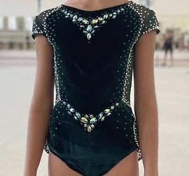 reqs geyimi: Bədii gimnastika üçün səhnə geyimi – qısaqollu, tünd yaşıl tonlarda — 1