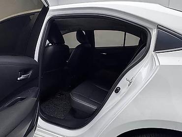 coroll: Toyota Corolla: 2023 г., 1.8 л, Гибрид — 4