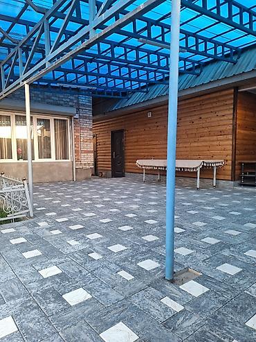 Продажа коттеджей и домов: Продаём добротный двухуровневый дом в селе Ленинское. По второй линии — 24