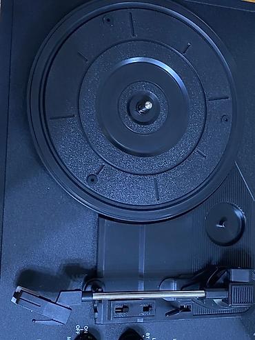 ipod player: Портативный виниловый проигрыватель в чемоданчике с пластинкой Майкла — 1