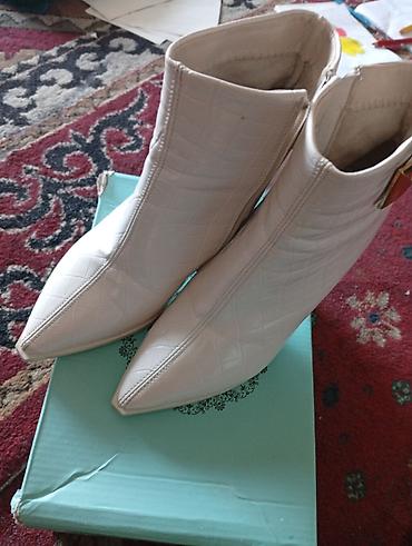 Туфли: Женская обувь — 2 пары 1) Лодочки ярко‑оранжевые с острым мыском - — 4