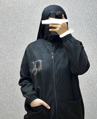 Dəstlər, kostyumlar: *Sport, Ətəkli Dəst.* *Parça: Nabuk.* *Ölçü: Standart: (38 40, 42, 44 — 5