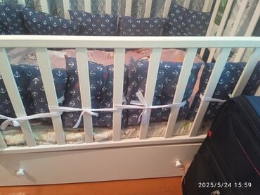 такта жыгач: В отличном состоянии в комплекте с бортиками и матрасомкачается есть