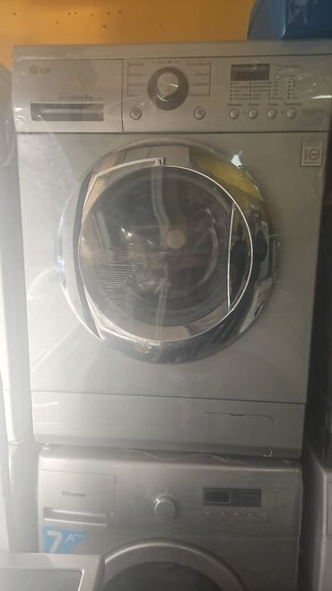 Soyuducular: LG brendinin gümüşü rəngdə paltaryuyan maşını. Bu model "Direct Drive