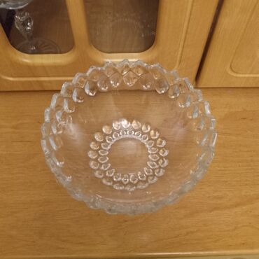 Digər dəstlər və servizlər: 6 Ədəd Təp-Təzə Yeni Müxtəlif Bəzəkli İçi Dərin Böyük Meyvə Şirniyyat — 8