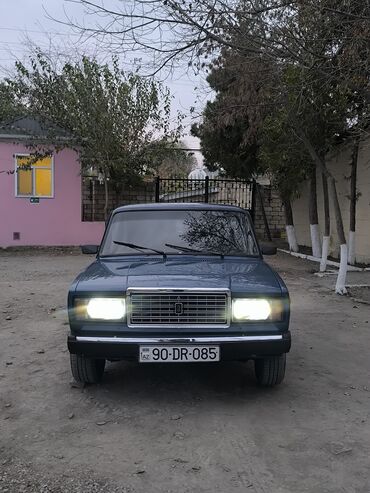 VAZ (LADA): VAZ 2107, mavi rəngli sedan Xüsusiyyətlər: - Kuzov: sedan, klassik — 4