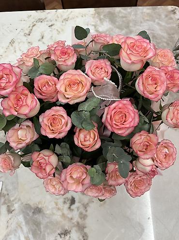 Продам свежие цветы 💐
Корзинка 3000сом 
Букет маx 1000сом