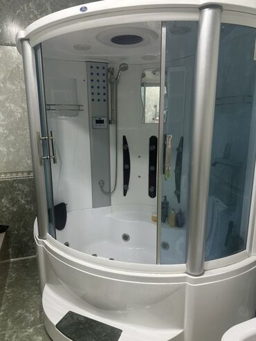 qapi icliyi: Hidromassajlı duş-kabina kombi panel ilə - Künc yerləşdirmə üçün oval