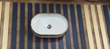 Kabrolar: Oval formalı masaüstü lavabo - Material: keramika - Rəng: parlaq ağ
