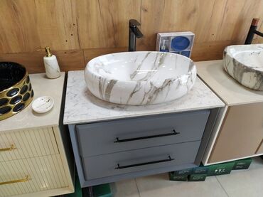 Duş üçün kranlar: Mərmər naxışlı masaüstü lavabo dəsti - Oval formalı, ağ rəngdə mərmər