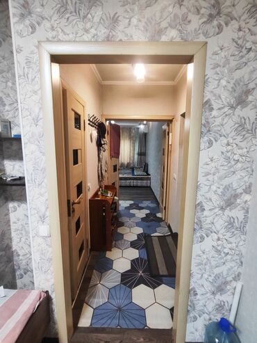 2 комнатные квартиры в бишкеке продажа: 1 бөлмө, 36 кв. м, 105-серия, 1 кабат, Евроремонт