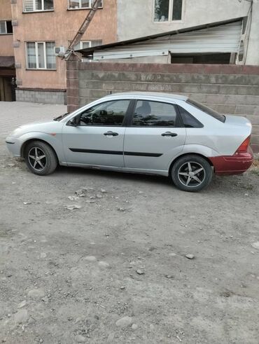 силиндор: Ford Focus I седан, серебристый цвет. Основные характеристики: - Тип