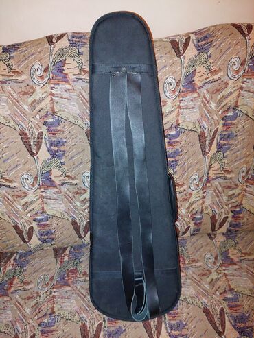 fender gitara simleri: Skripka futlyarı az işlənib yaxşı vəziyyətdədir 4/4 ölçü