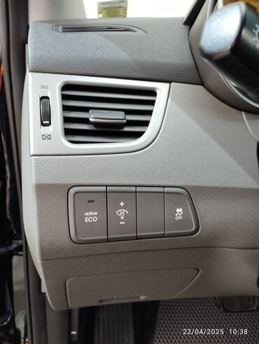 Hyundai: Hyundai Elantra: 1.8 l | 2015 il Sedan — 11