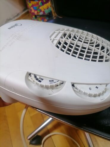 Kaloriferi: Grejalica duvaljka 2000 w ispravna MIDEA. dobra
 Mirjevo — 9