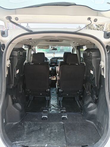 Toyota: Toyota Voxy: 1.8 l | 2015 il Van/Minivan — 9