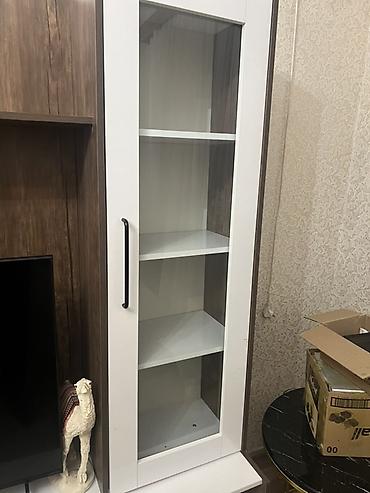 vitrin stend: Qonaq otağı üçün TV stend və divar modulu - Rəng və material: ağ + — 2