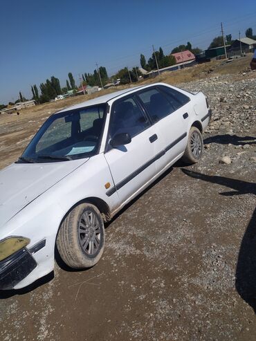 Toyota: Toyota Carina: 1990 г., 1.6 л, Механика, Бензин, Хэтчбэк