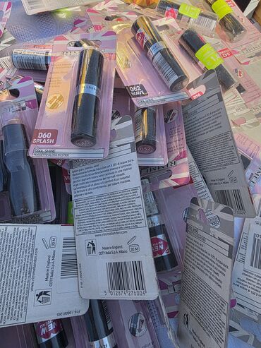 Šminka: Kozmetički set – brendirani proizvodi za usne i oči - Ruževi za usne — 11