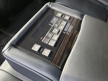 Lexus: Lexus LX: 2019 г., 5.7 л, Автомат, Бензин, Внедорожник — 7