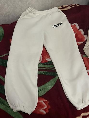 Джинсы и брюки: Ağ rəngli unisex idman şalvarı - Üst hissədə elastik kəmərli — 1