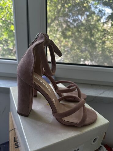 charles keith az: Ölçü: 38, İşlənmiş