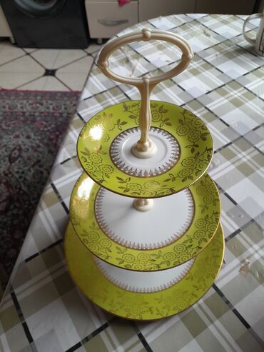 14 fevral tortlari: Tort və şiriniyyat qabı, rəng - Yaşıl, Çexiya