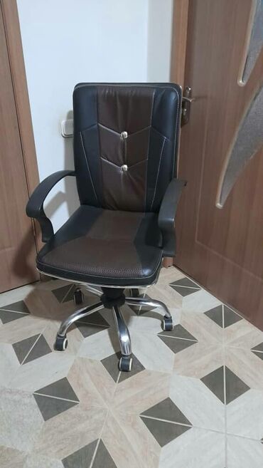 Офисное кресло б/у в хорошем состоянии. Цена 6000сом