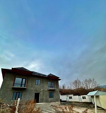 Продажа коттеджей и домов: Двухэтажный дом с панорамными окнами и выносными балконами - — 3