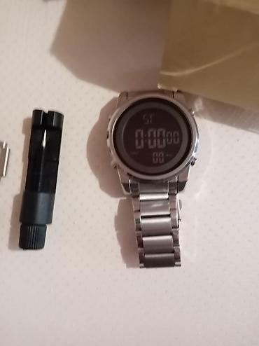 Ručni satovi: Na prodaju digitalni ručni sat metalnom narukvicom .Sat je ispravan — 4