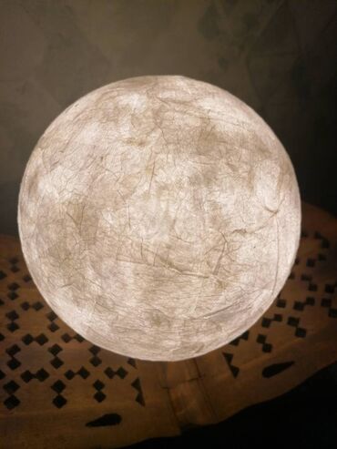 dekor lampa: Ay işığı lampası. Tokladır. Əl işidir. Böyük ölçüdür. Pultla deyil