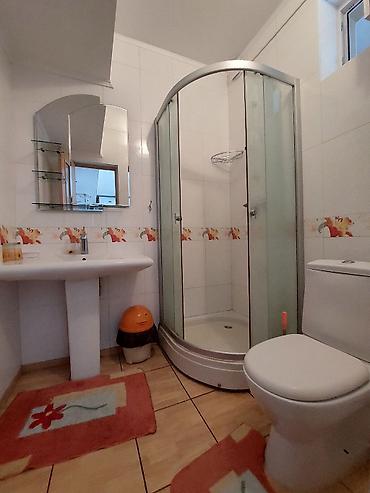 Ысык-Көлдө ижарага батир, Каприз, Бактуу-Долоноту, 10+ орун, Баасы Бүтүндөй турак үй үчүн — 4