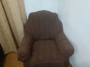 компьютерная кресло: Продаю диван с двумя кресламицена 2000 сом,самовывоз