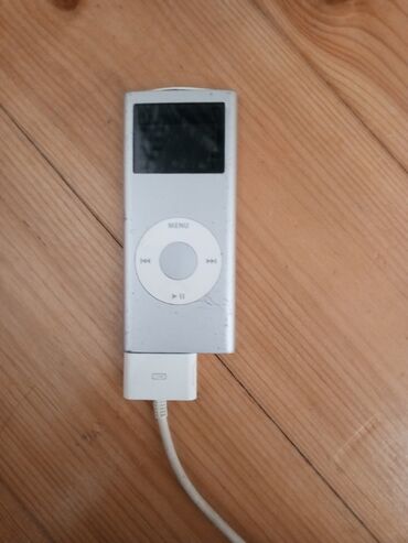 Микрофоны: Ipod satılır ideal vəziyyətdədir adapteri var ve işleyir musiqiye