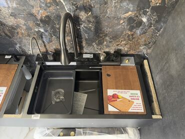 Hamam üçün kranlar: Mətbəx lavabosu bir neçə funksional hissədən ibarətdir: əsas lavabo
