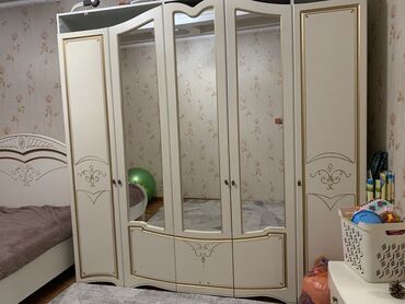 мебель румыния: Спальный гарнитур, Двуспальная кровать, Шкаф, Комод, цвет - Белый, Б/у