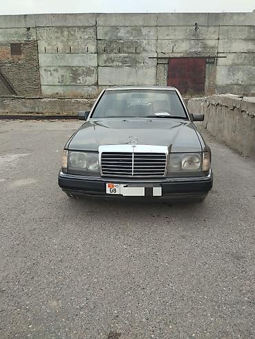 volvo v50: Mercedes-Benz W124: 1993 г., 2.2 л, Механика, Бензин, Седан — 5